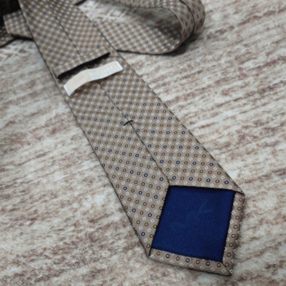 ✨️4/$20 MICHAEL Michael Kors 100 Silk Tie, Taupe with Navy Brown Dot Print - Picture 7 of 8